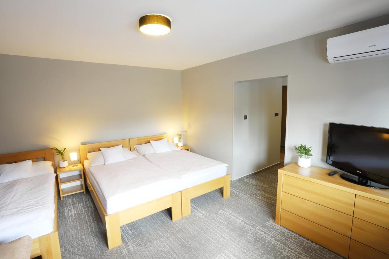 יאבלונק נאד ניסו Apart Hotel Jablonec מראה חיצוני תמונה