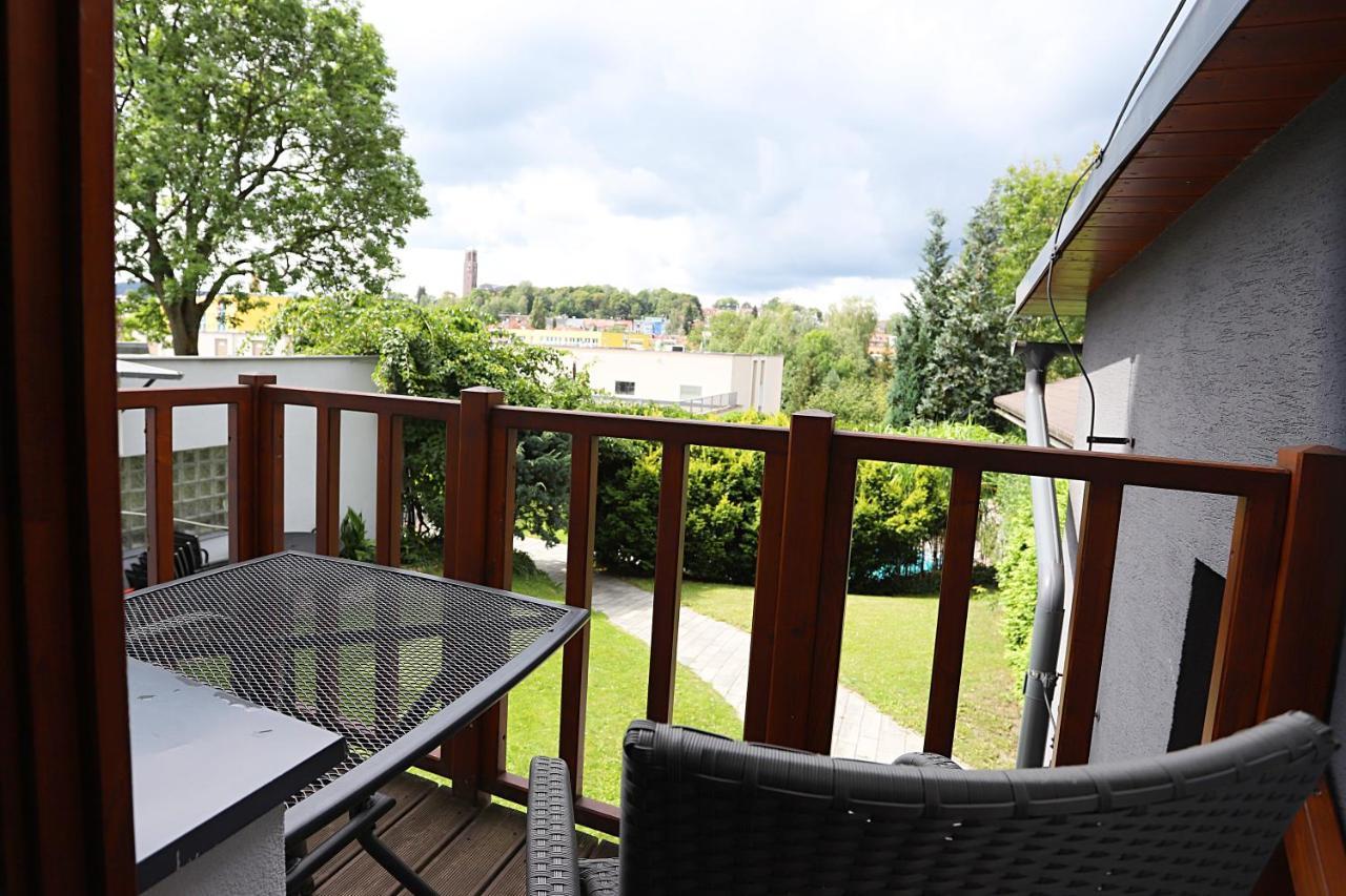 יאבלונק נאד ניסו Apart Hotel Jablonec מראה חיצוני תמונה