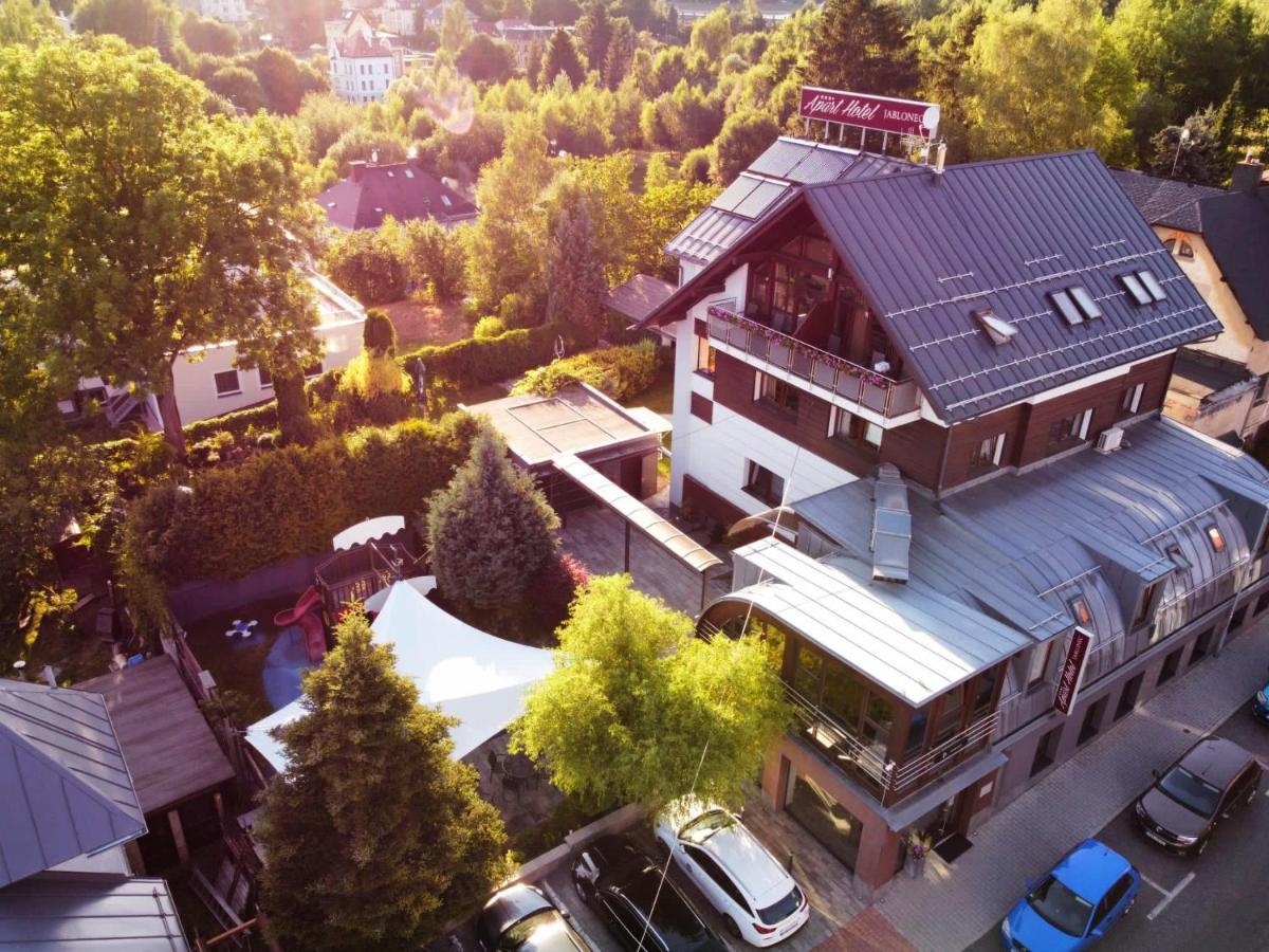 יאבלונק נאד ניסו Apart Hotel Jablonec מראה חיצוני תמונה