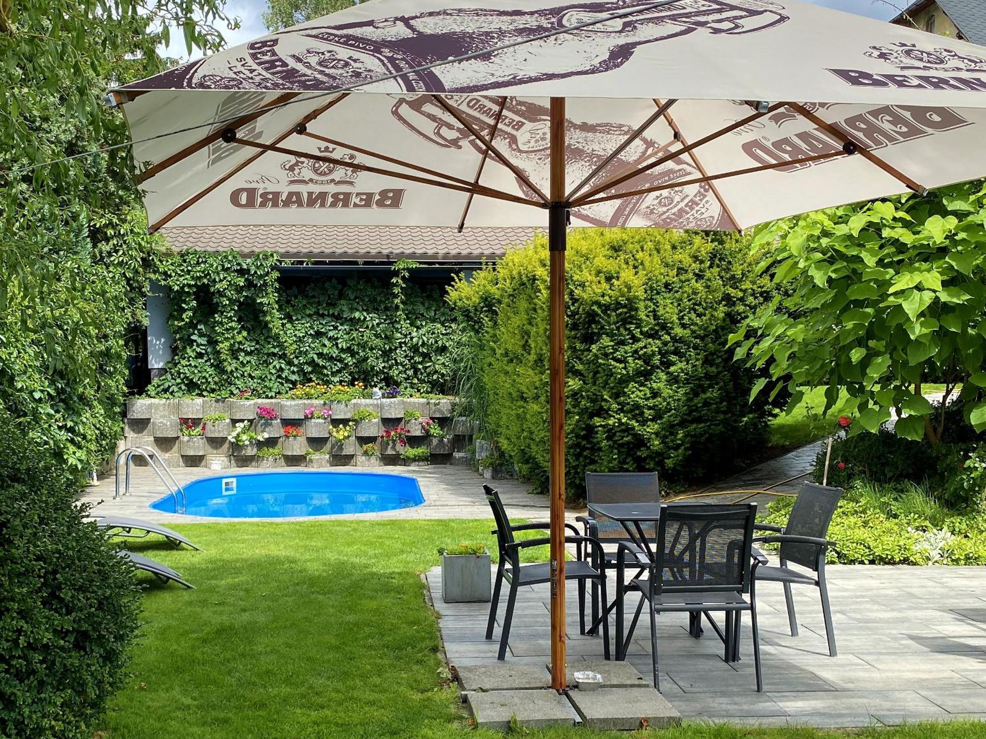יאבלונק נאד ניסו Apart Hotel Jablonec מראה חיצוני תמונה